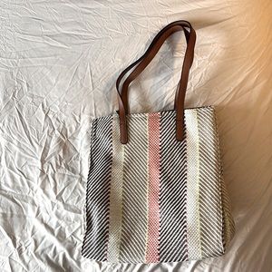 NWOT! 5 pocket 3 season shoulder bag